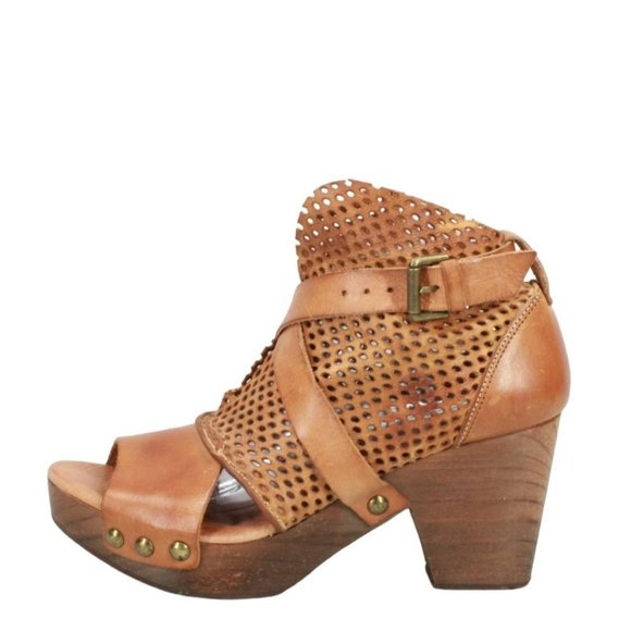 Unbranded Shoes - *Unbranded Brown Leather Slip On Perforated Casual Heeled Sandals Size